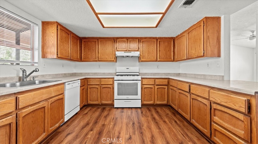 14071 Quinnault Road Apple Valley, CA 92307 - Photo 13 of 43