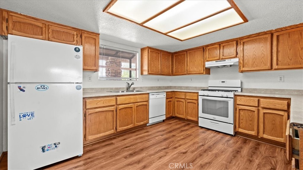 14071 Quinnault Road Apple Valley, CA 92307 - Photo 14 of 43