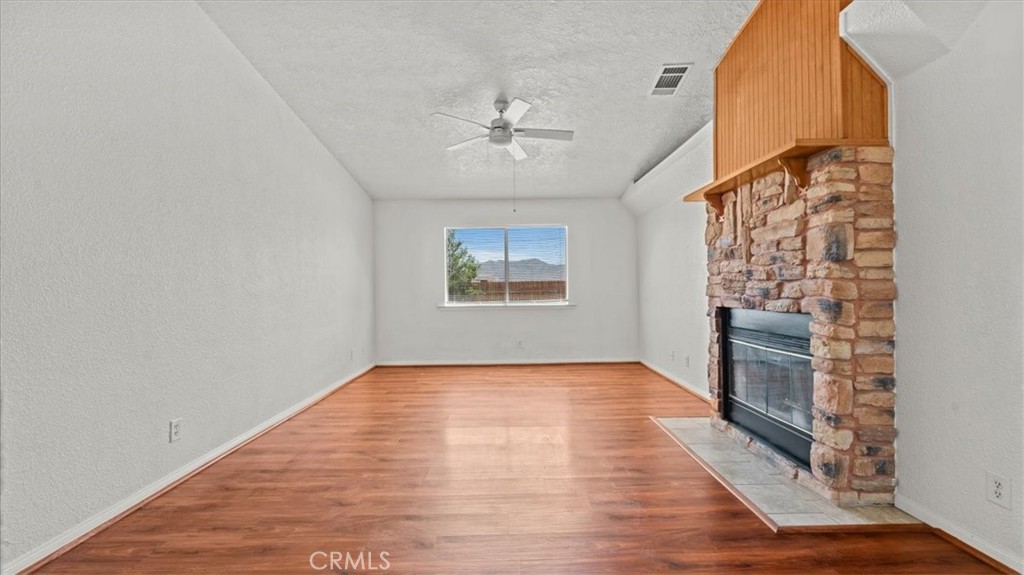14071 Quinnault Road Apple Valley, CA 92307 - Photo 8 of 43