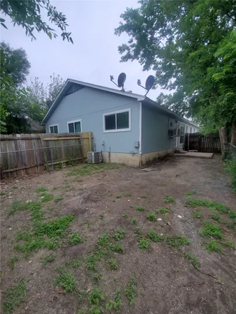 $1,495 | 6909 Hyland Circle, Unit A, Austin, TX 78744