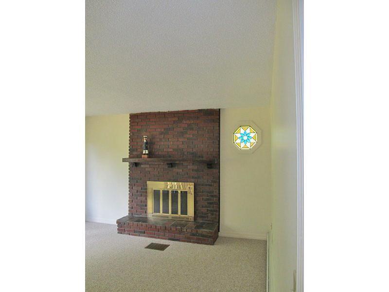 85 Rotherdale Road Brewer, ME 04412 - Photo 8 of 30 Living Room.
