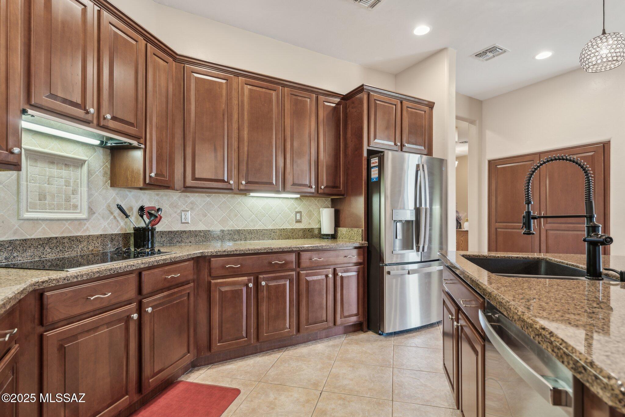 12679 North Piping Rock Road Tucson, AZ 85755 - Photo 10 of 39