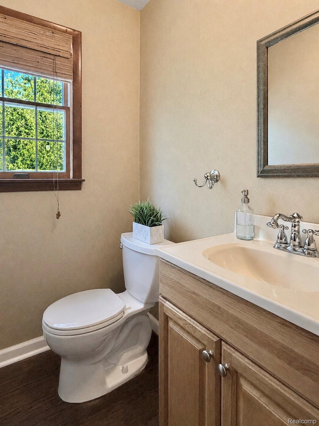 5330 Aintree Road Rochester, MI 48306 - Photo 28 of 42 1/2 bath on main floor