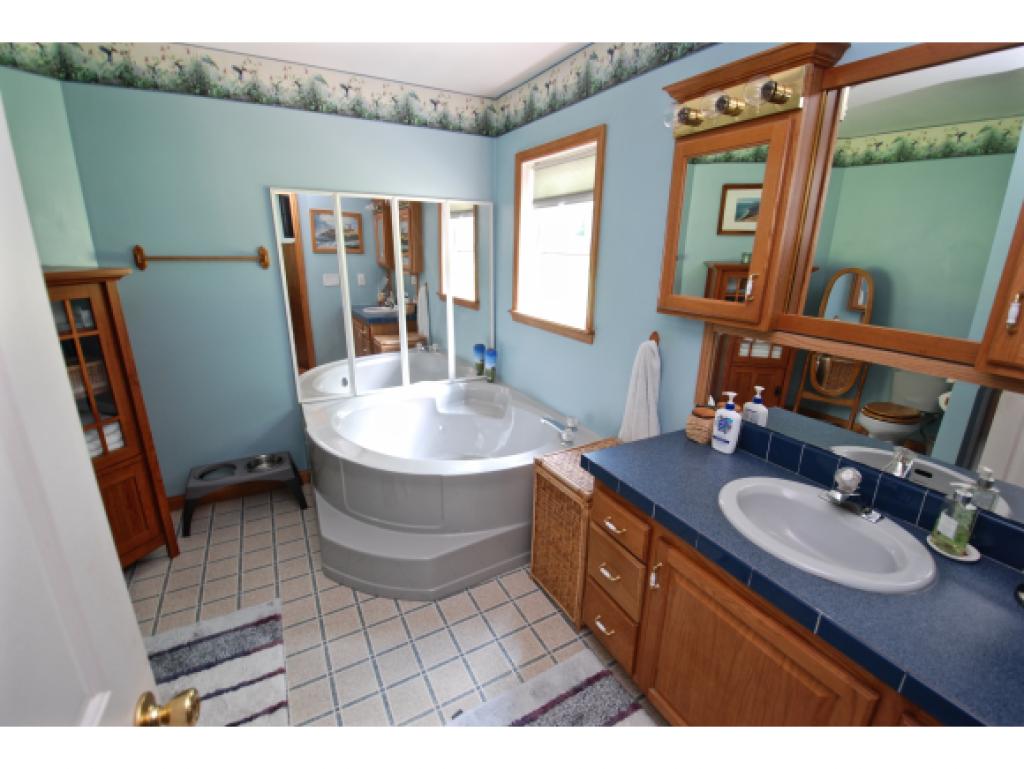 335 Jenny Davis Road Waterbury, VT 05676 - Photo 18 of 31 Gallery Image 18