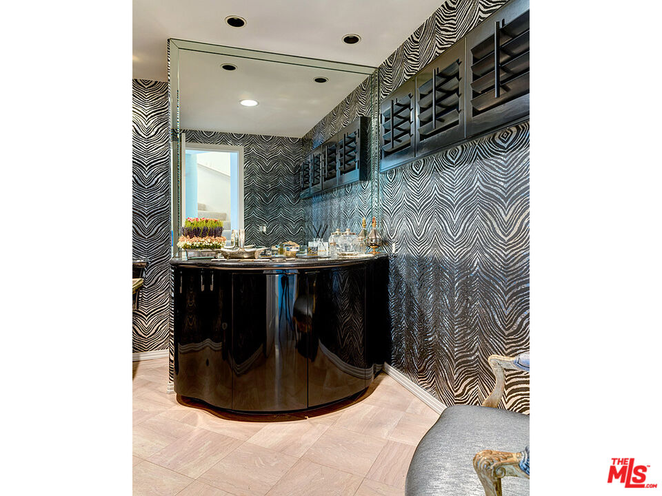 4611 Roma Court Marina del Rey, CA 90292 - Photo 12 of 26 a room with a table and a chair