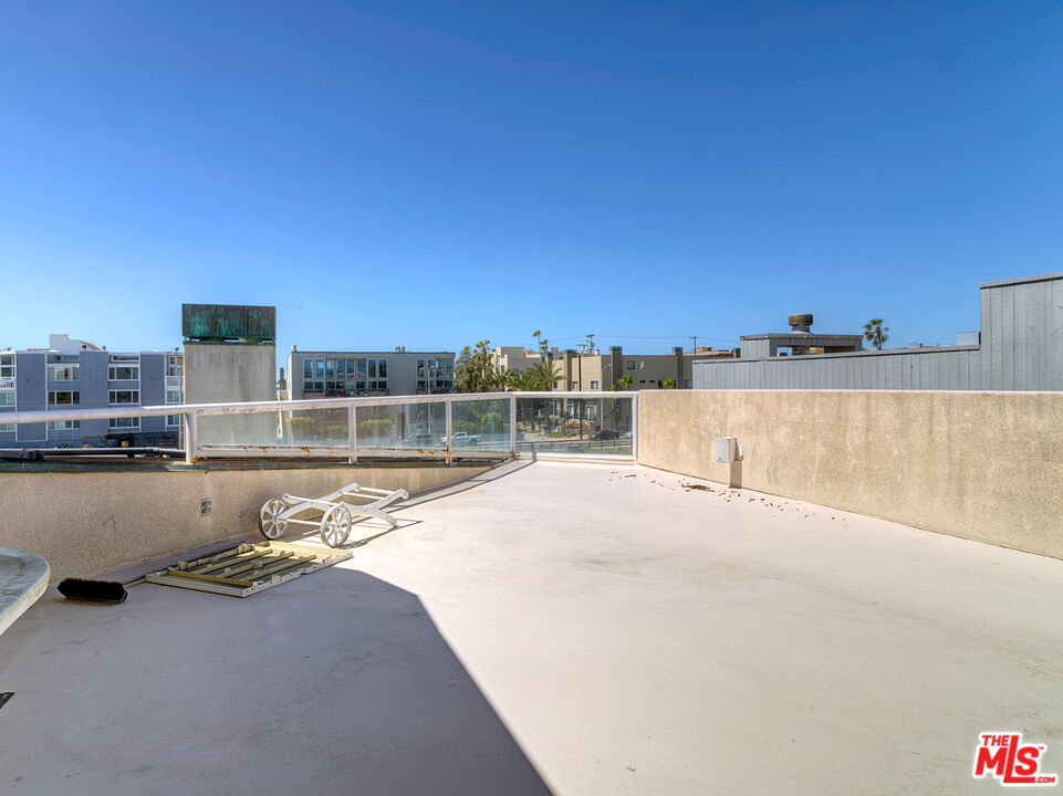 4611 Roma Court Marina del Rey, CA 90292 - Photo 19 of 26 a view of a terrace