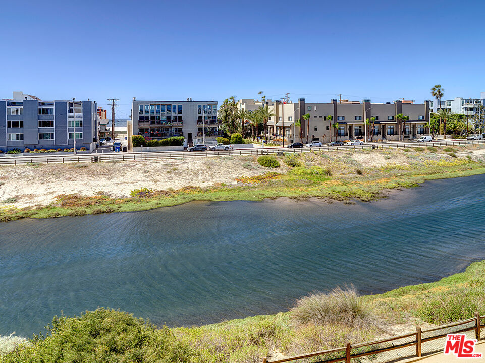 4611 Roma Court Marina del Rey, CA 90292 - Photo 20 of 26 a view of residential houses with outdoor space