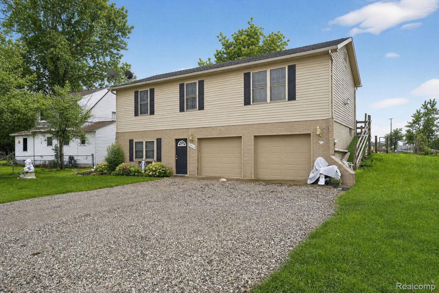 6198 Brancheau Road Newport, MI 48166 - Photo 7 of 47 e.jpg