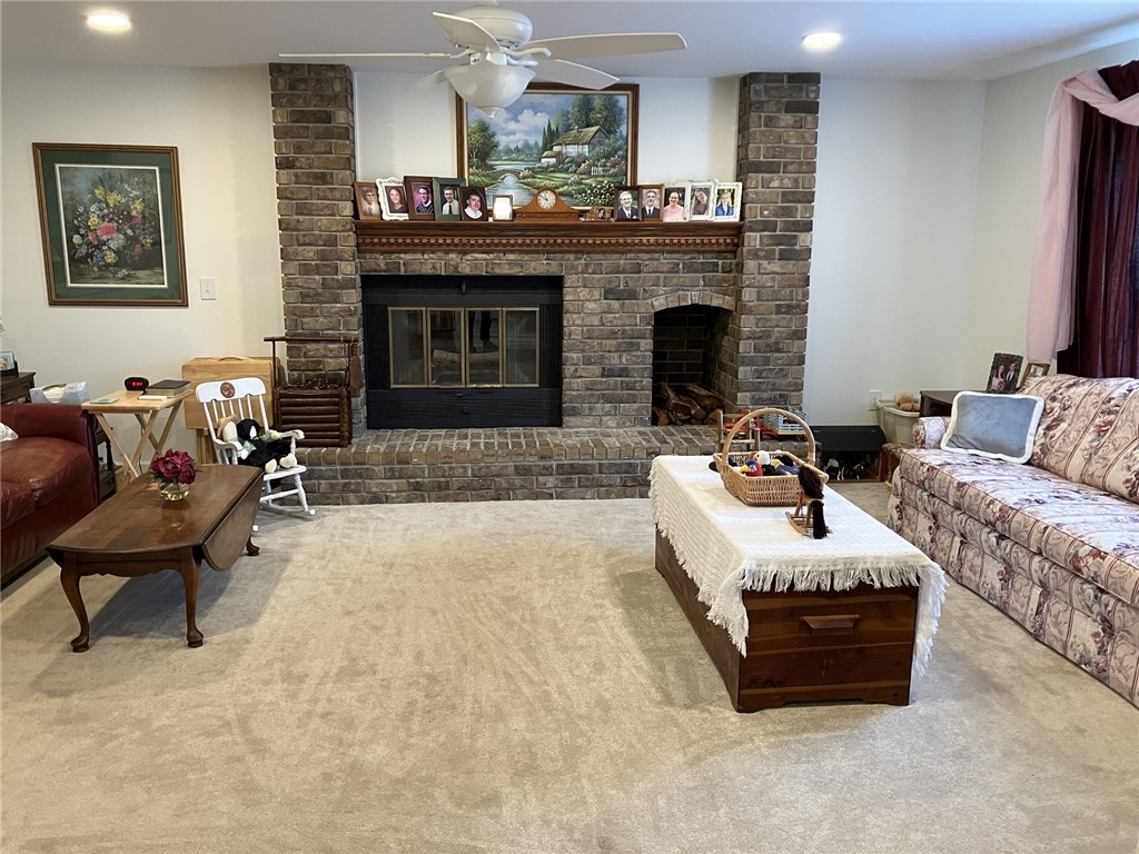 817 Whittier Road Ogden, NY 14559 - Photo 10 of 48 Family Room