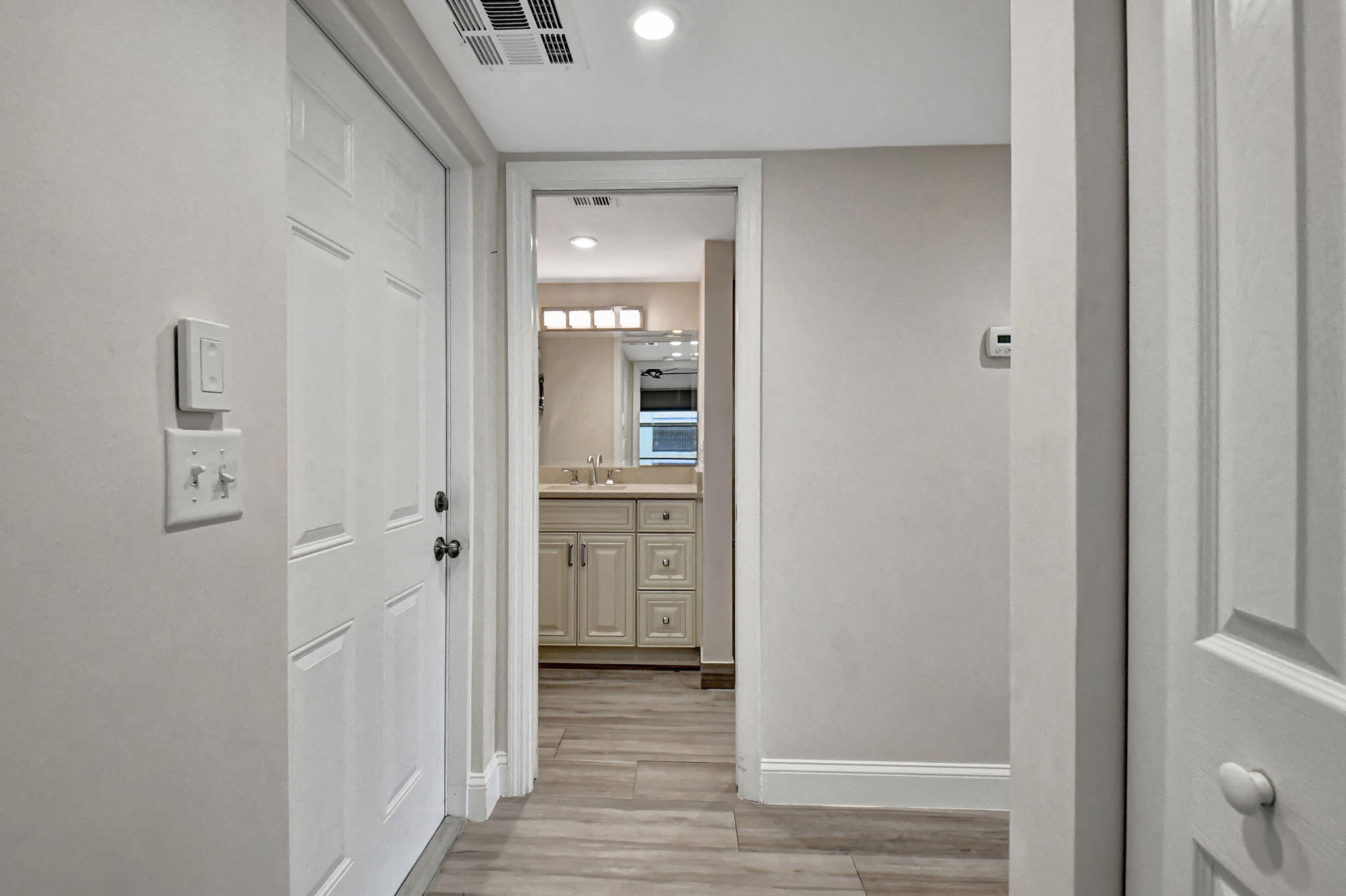 73 Capri B, Unit 73 Delray Beach, FL 33484 - Photo 29 of 93 Entrance to Guest Bathroom