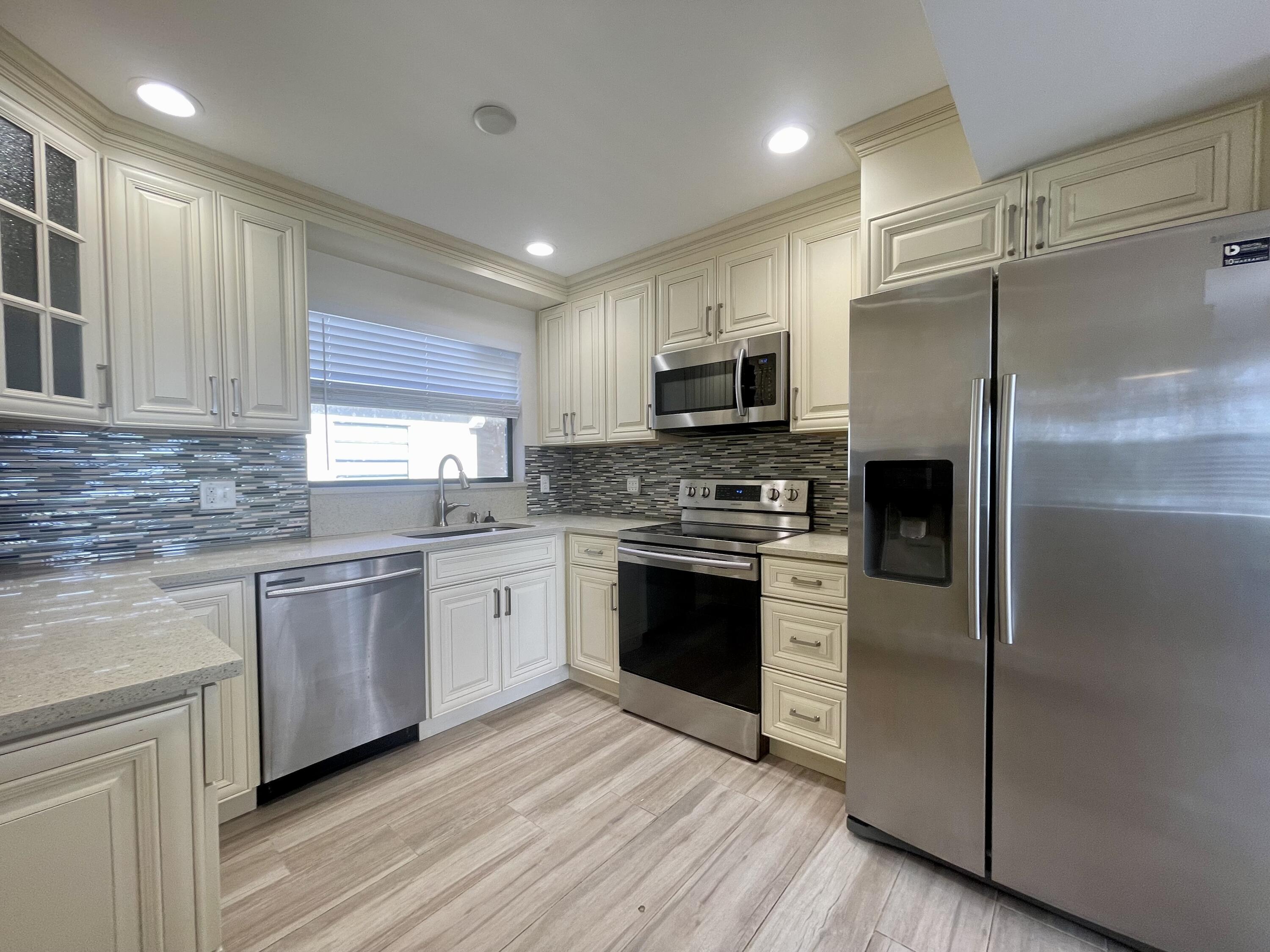 73 Capri B, Unit 73 Delray Beach, FL 33484 - Photo 3 of 93 Gourmet Kitchen