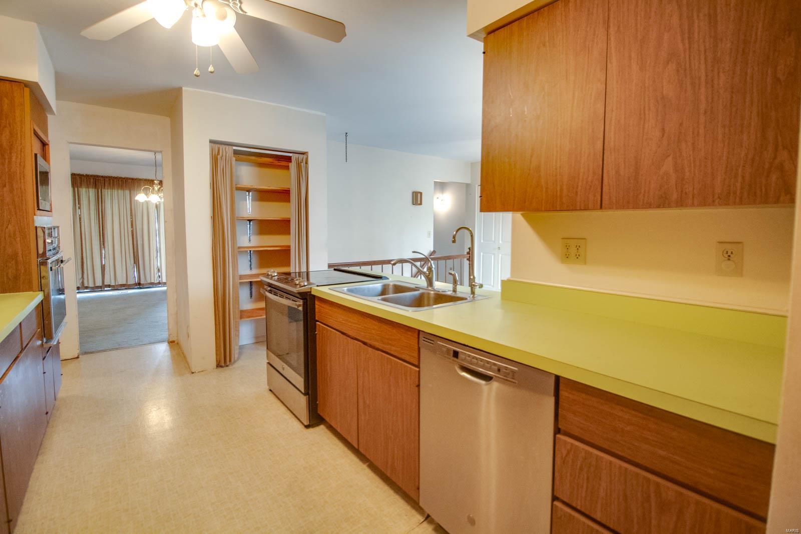 2611 Seiler Road Alton, IL 62002 - Photo 13 of 46