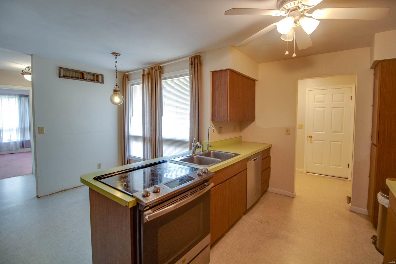 2611 Seiler Road Alton, IL 62002 - Photo 10 of 46