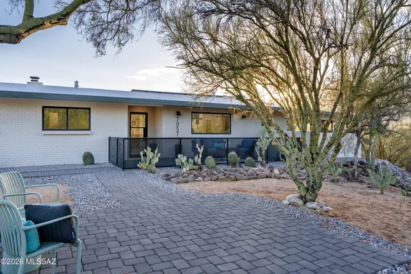 $932,500 | 7957 North Village Avenue, Tucson, AZ 85704