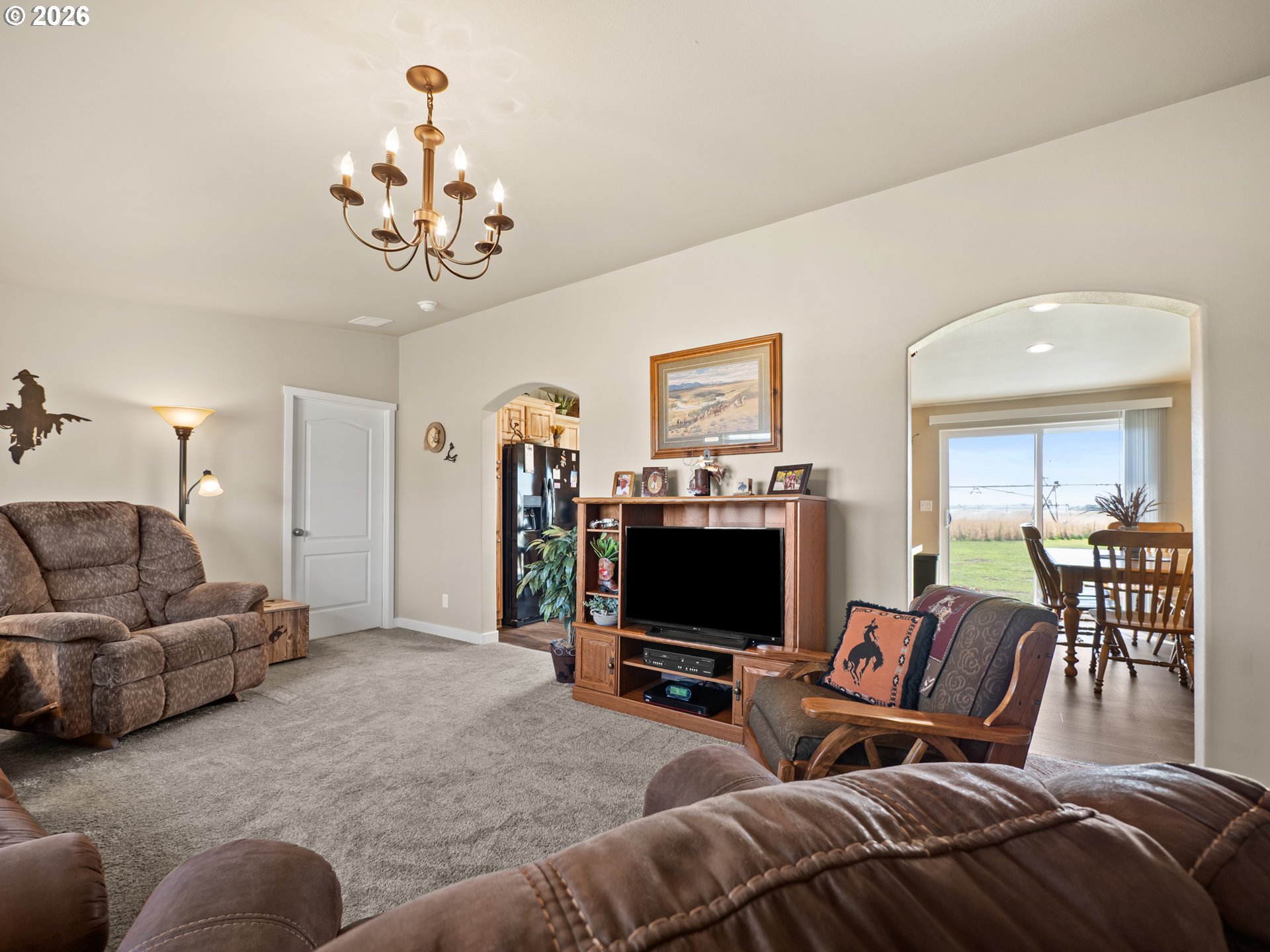 77182 Colonal Jordan Road Hermiston, OR 97838 - Photo 12 of 38 Living Room