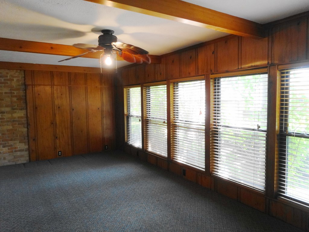 2525 Norris Road, Unit 113 Columbus, GA 31907 - Photo 6 of 40 a view of an empty room with a window