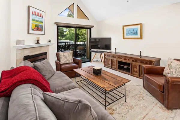 $645,000 | 212 Foss Creek Circle, Unit D, Healdsburg, CA 95448