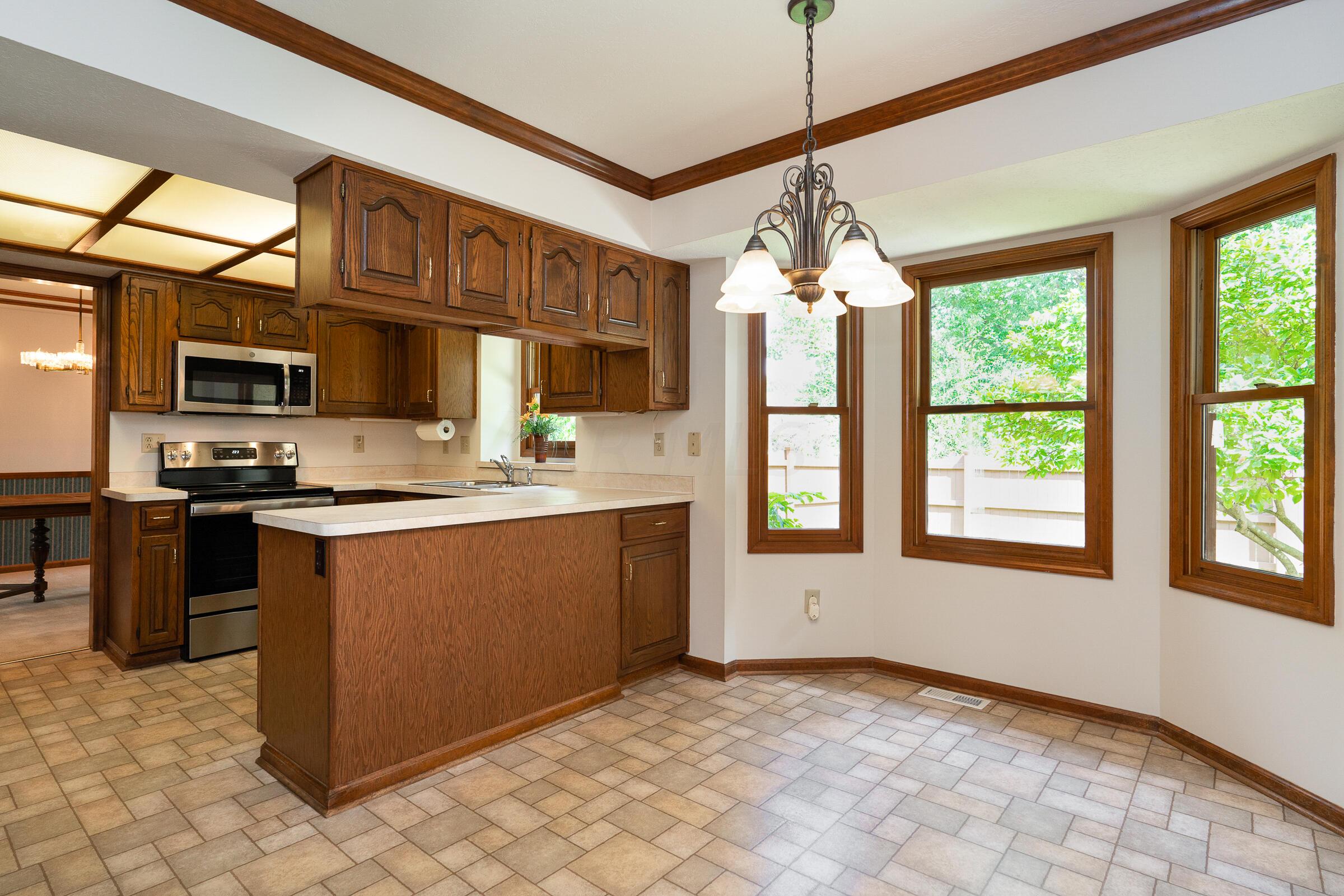 4330 Reed Road Columbus, OH 43220 - Photo 11 of 28 Gallery Image 11