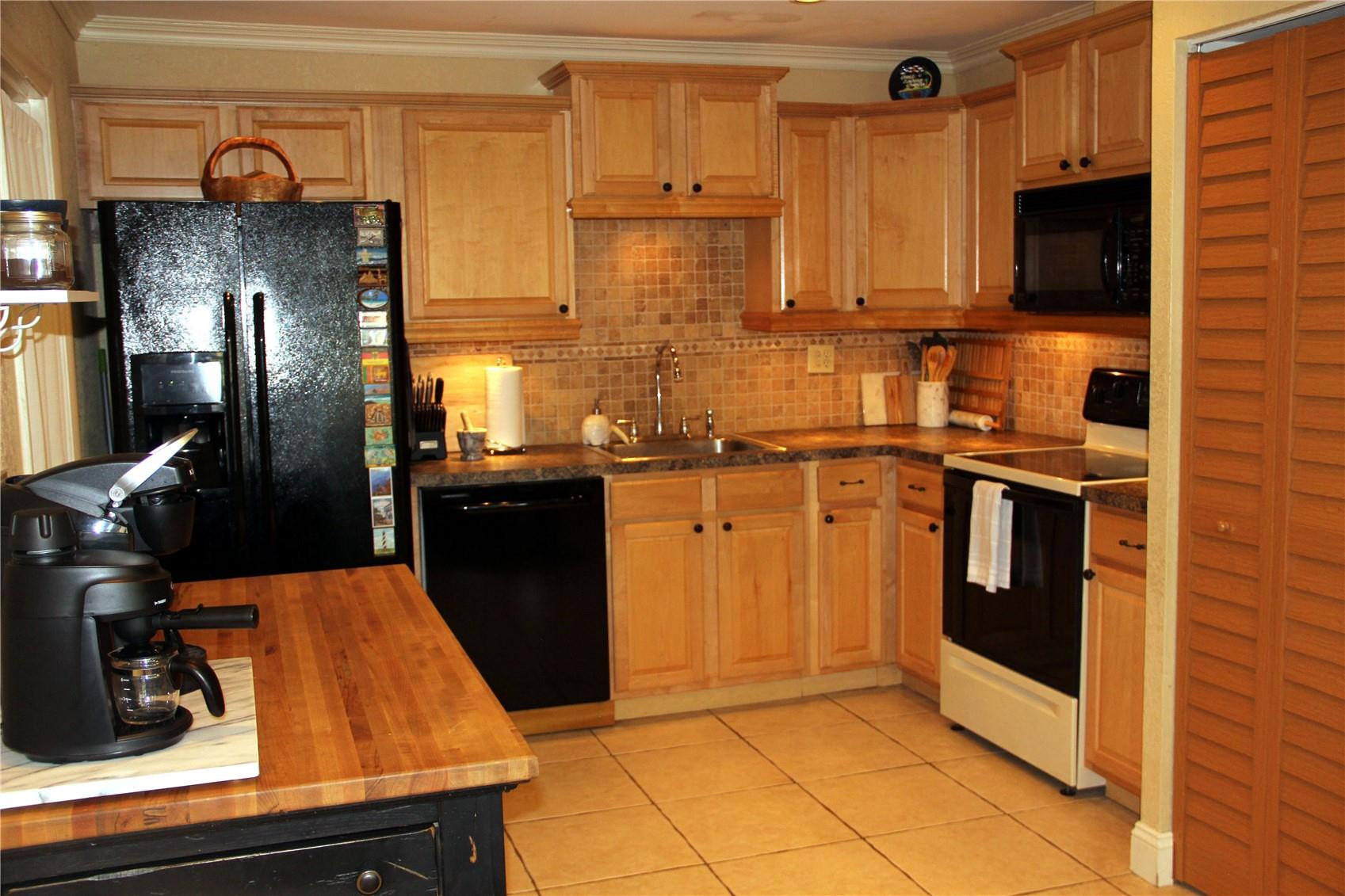 3601 East Forge Road, Unit 23 Davie, FL 33328 - Photo 6 of 17 a kitchen with stainless steel appliances granite countertop a stove a refrigerator and a sink