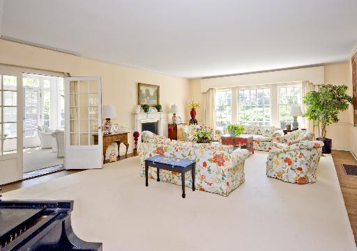 50 Locust Road Winnetka, IL 60093 - Photo 4 of 16 Gallery Image 4
