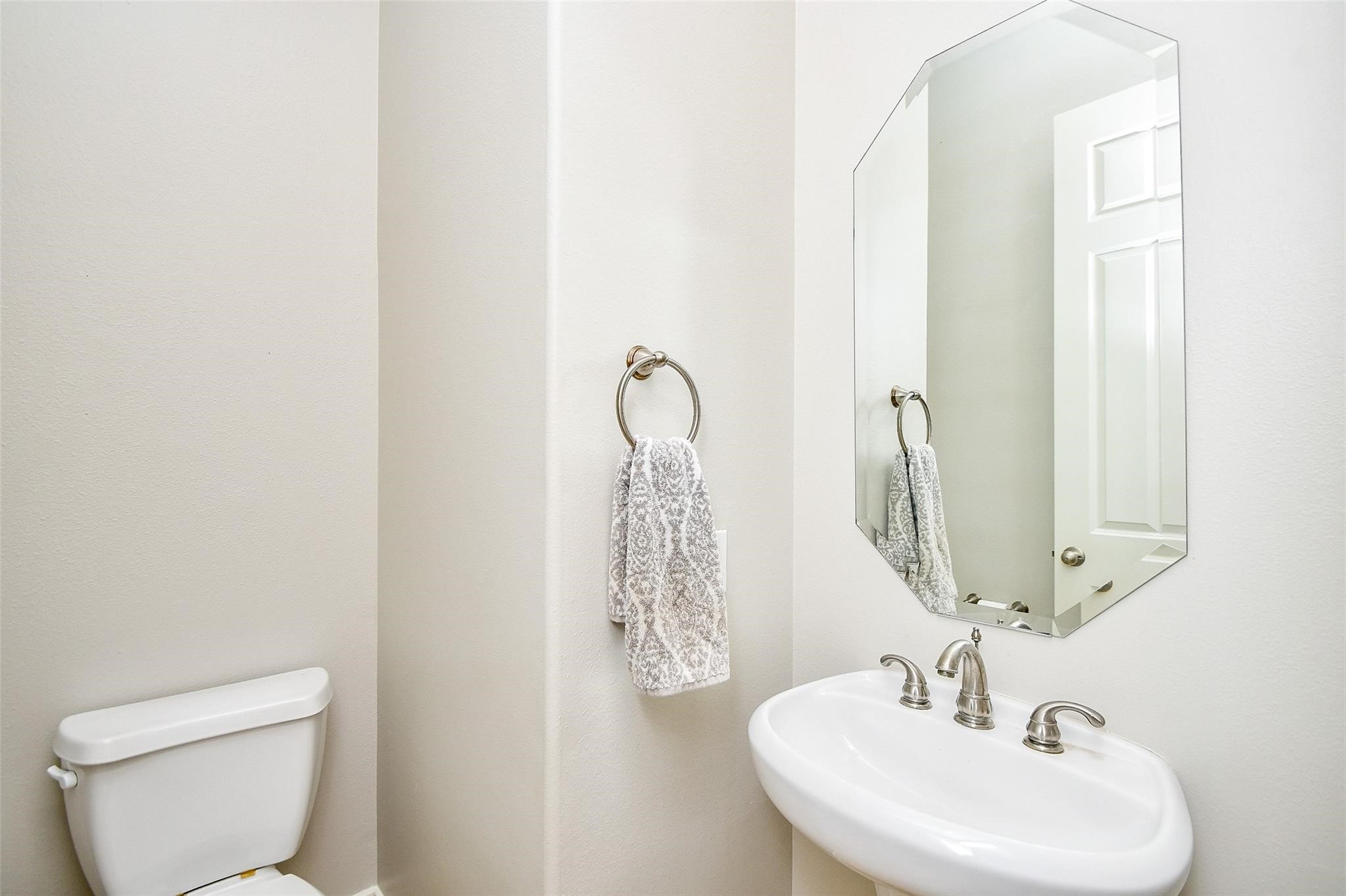 2614 Maxroy Street Houston, TX 77007 - Photo 17 of 32 a bathroom with a toilet sink and mirror