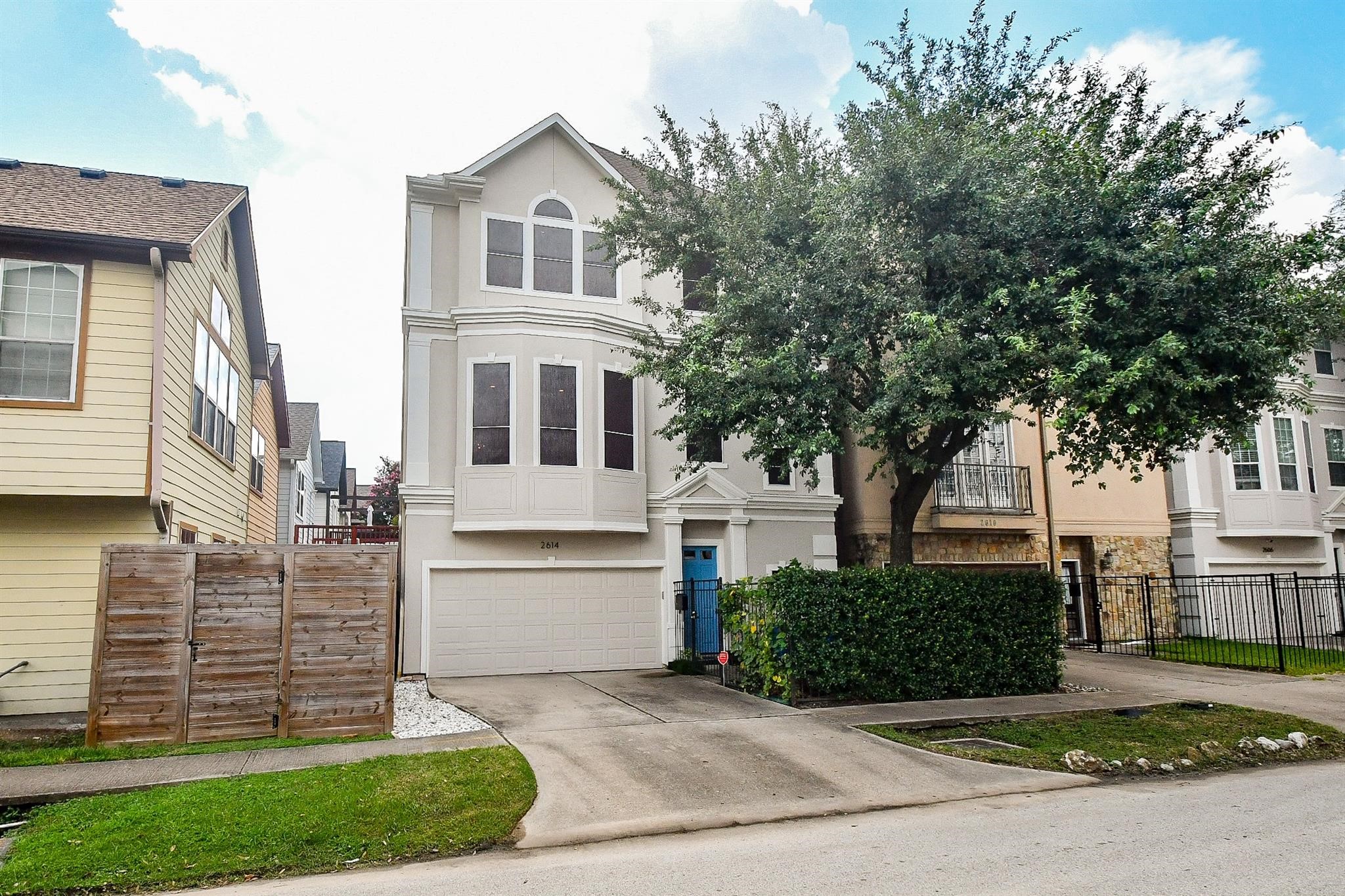 2614 Maxroy Street Houston, TX 77007 - Photo 3 of 32 a front view of a house with a garden