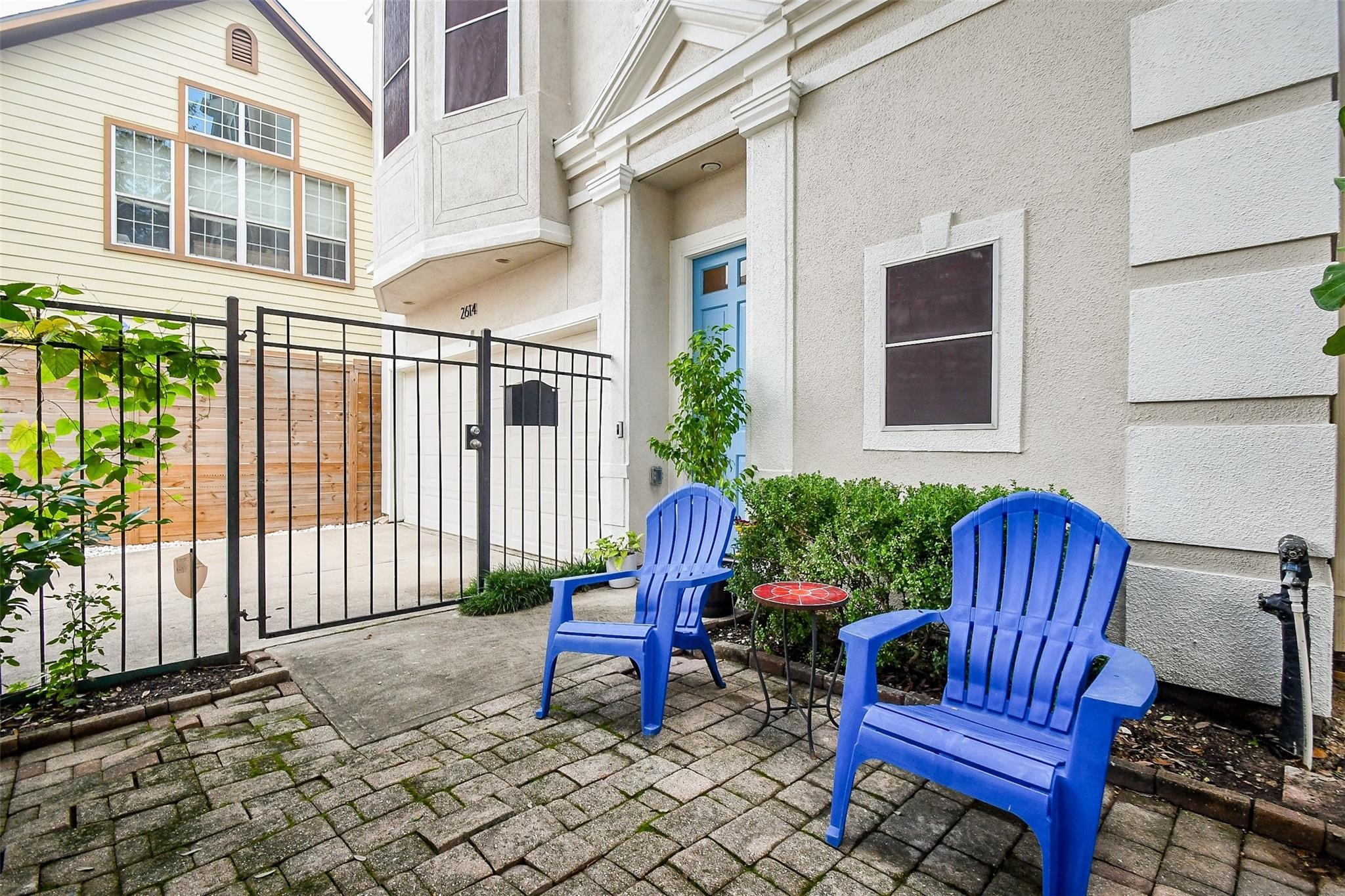 2614 Maxroy Street Houston, TX 77007 - Photo 4 of 32 a view of a house with outdoor seating space