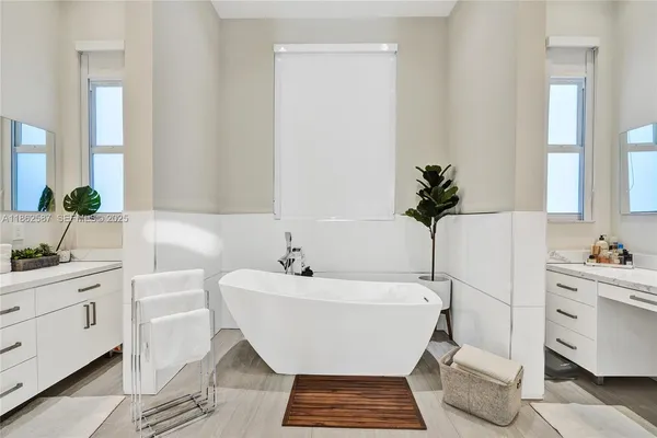 $4,200,000 | 411 Northwest 125th Avenue, Miami, FL 33182