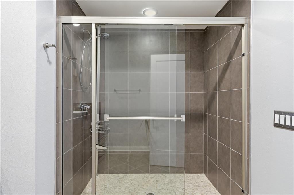 4521 Wornall Road, Unit 211 Kansas City, MO 64111 - Photo 27 of 41