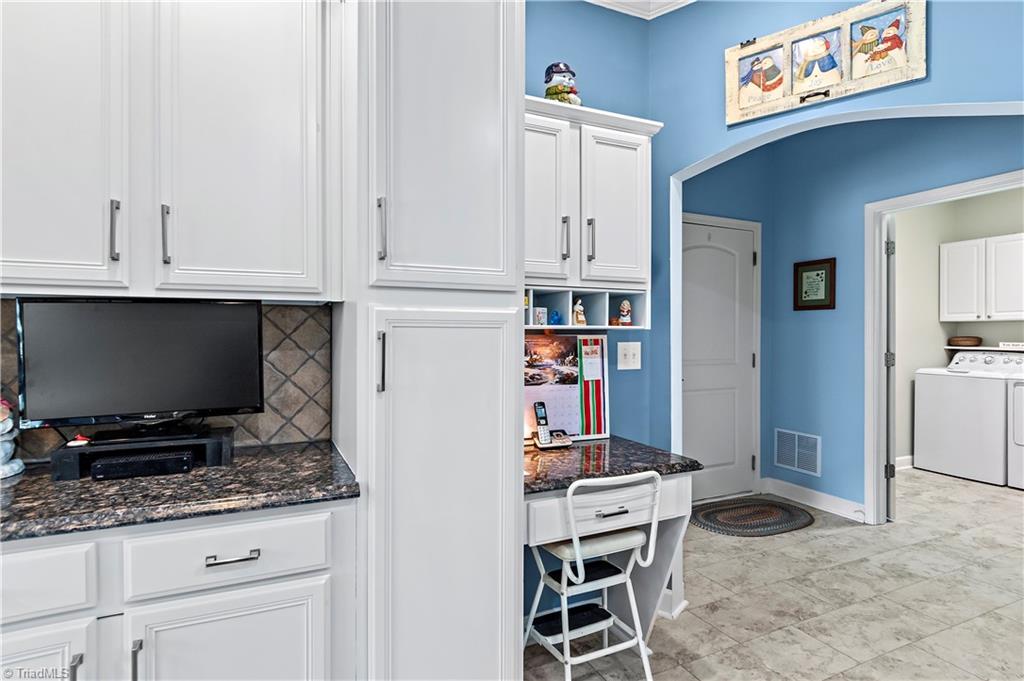 2151 Hickory Tree Road Winston-Salem, NC 27127 - Photo 12 of 31 Desk area for paying bill and browsing recipes