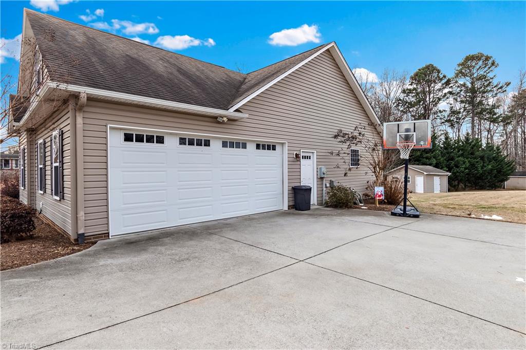 2151 Hickory Tree Road Winston-Salem, NC 27127 - Photo 28 of 31 2 car side load garage and turnaround space