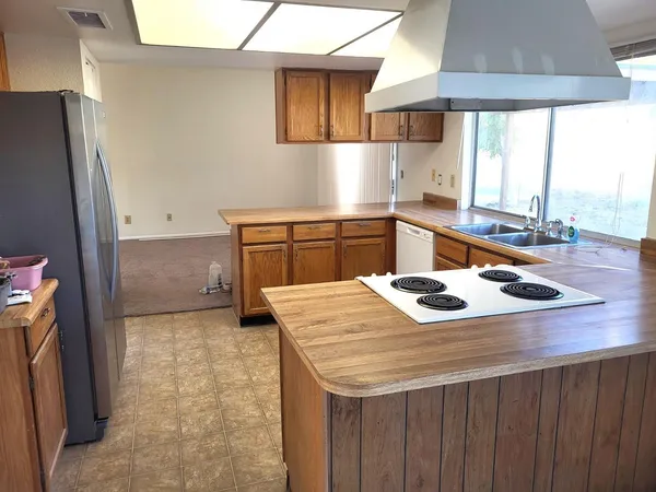 $2,200 | 18243 North 43rd Drive, Glendale, AZ 85308