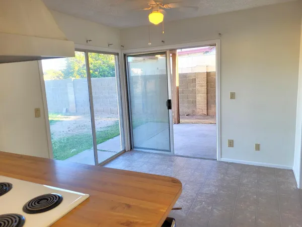 $2,200 | 18243 North 43rd Drive, Glendale, AZ 85308