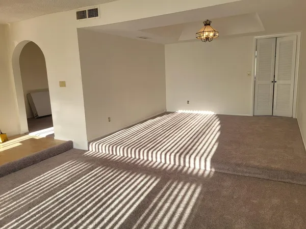 $2,200 | 18243 North 43rd Drive, Glendale, AZ 85308