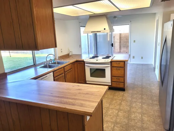 $2,200 | 18243 North 43rd Drive, Glendale, AZ 85308