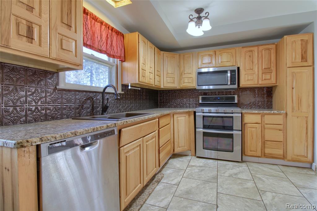 30620 Pennsylvania Road Romulus, MI 48174 - Photo 11 of 48
