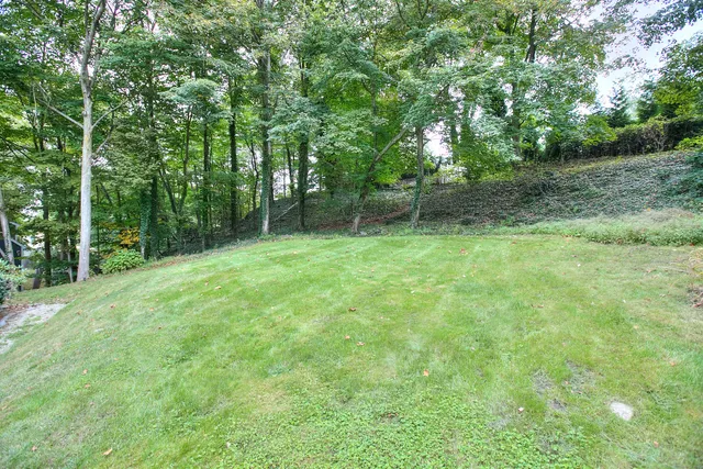 $6,000 | 25 Pequot Avenue, Fairfield, CT 06890