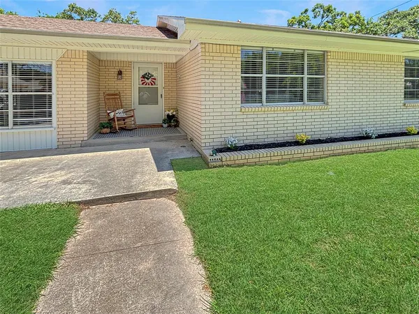 $210,000 | 305 South Weatherford Street, Chico, TX 76431