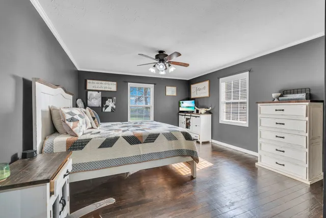 a view of a livingroom with furniture