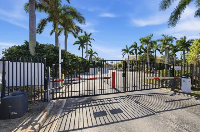 $300,000 | 1725 Carvelle Drive, Riviera Beach, FL 33404