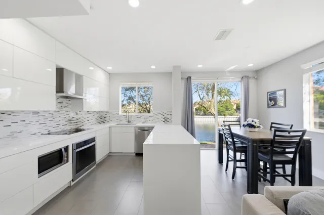 $300,000 | 1725 Carvelle Drive, Riviera Beach, FL 33404