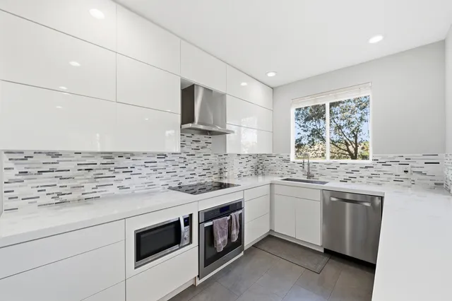 $300,000 | 1725 Carvelle Drive, Riviera Beach, FL 33404