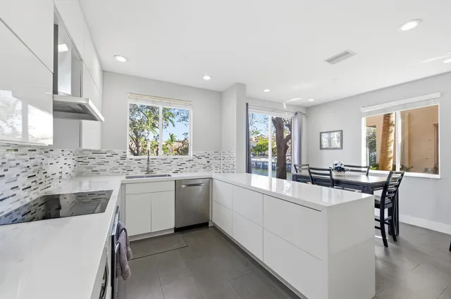 $300,000 | 1725 Carvelle Drive, Riviera Beach, FL 33404