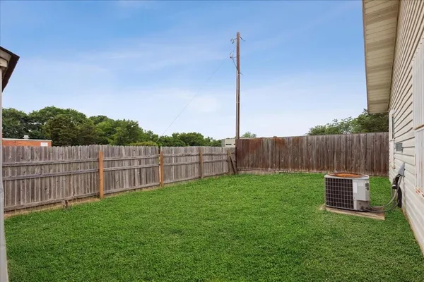 $2,100 | 4043 Gray Oak Place, Dallas, TX 75212