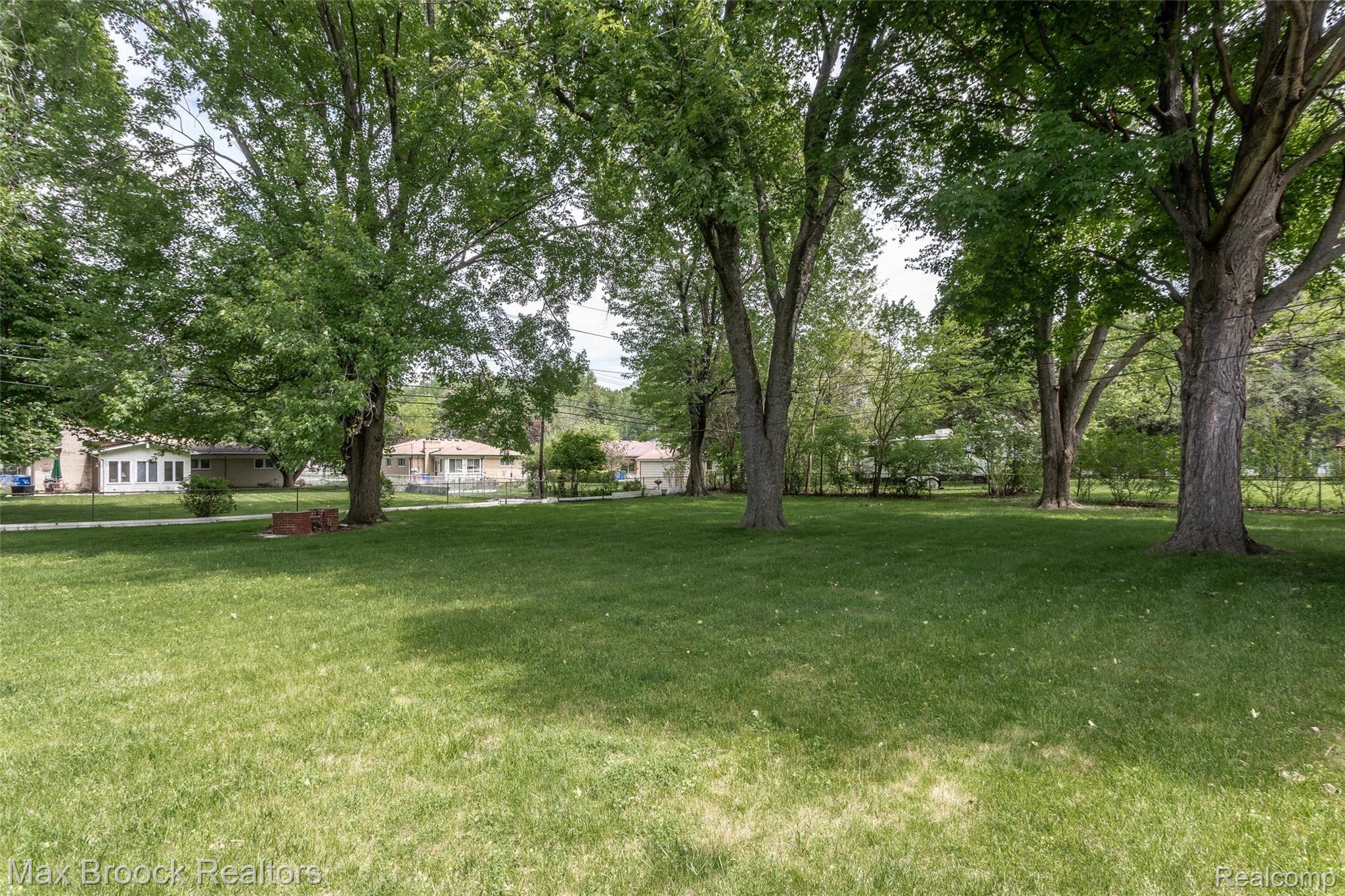 5349 Martin Road Warren, MI 48092 - Photo 24 of 24 244A4787.jpg