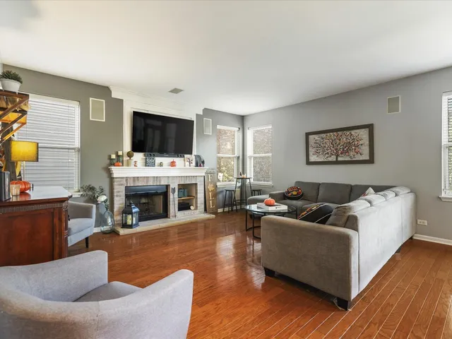 $529,900 | 528 Horizon Drive West, St. Charles, IL 60175