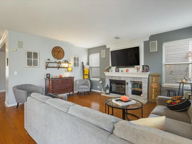 $529,900 | 528 Horizon Drive West, St. Charles, IL 60175