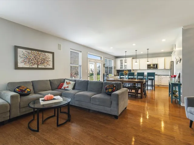 $529,900 | 528 Horizon Drive West, St. Charles, IL 60175