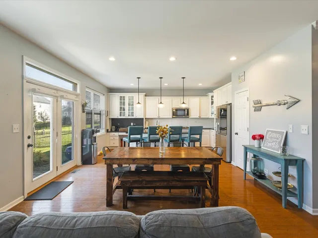 $529,900 | 528 Horizon Drive West, St. Charles, IL 60175