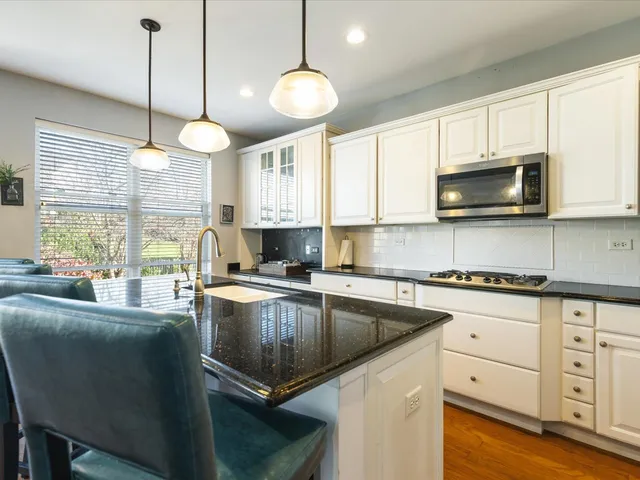 $529,900 | 528 Horizon Drive West, St. Charles, IL 60175